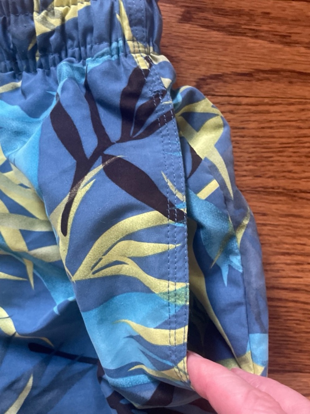 Men's Blue & Lime Green Leaf-Print Swim Trunks Large - Picture 4 of 5